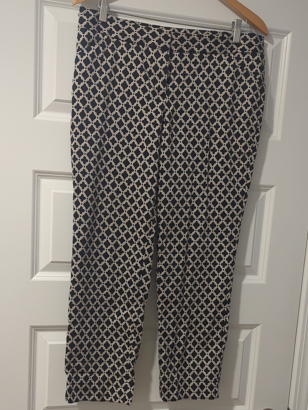 Laundry by Shelli Segal Black and Cream Geometric Top W18 L35. 5